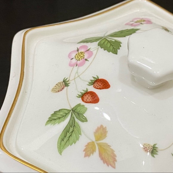 Vintage WEDGWOOD Wild Strawberry Trinket Box - Picture 7 of 9